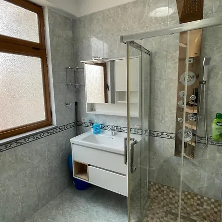 Oresti Apartment
